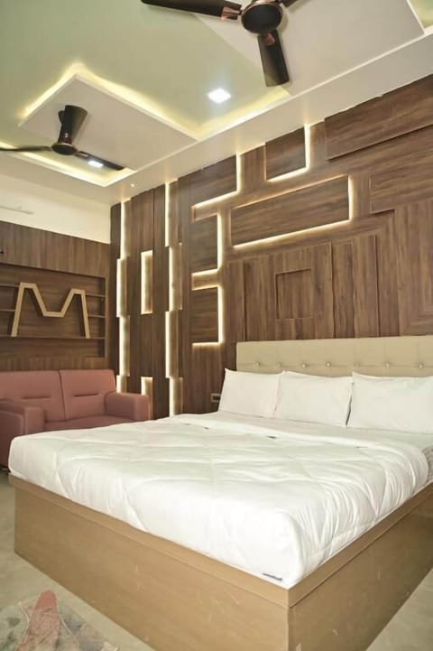 Deluxe Double Room, City View | In-room safe, WiFi (free)