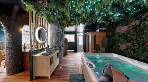 Outdoor spa tub