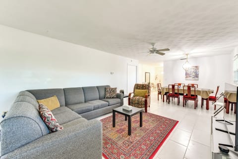 Venice Vacation Rental | 2BR | 2BA | 1,350 Sq Ft | 1 Step to Enter