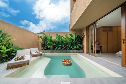 Private pool