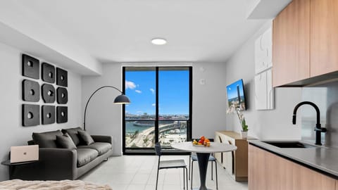Junior Studio, City View | Living area