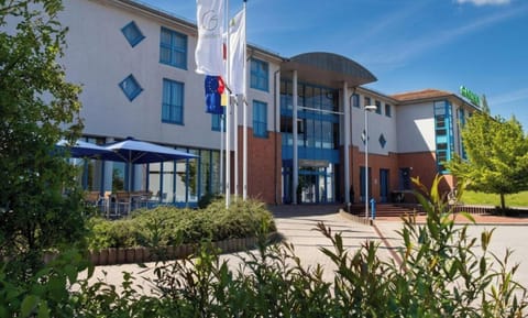 Hotel Exterior [summer]