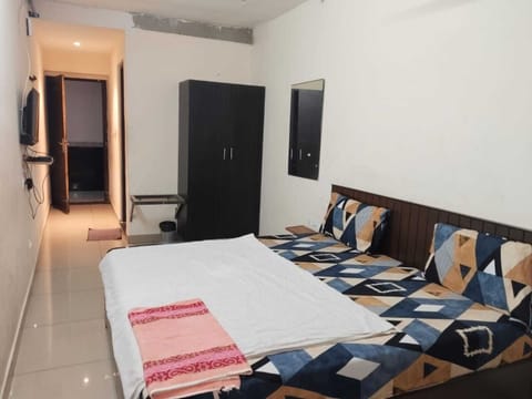 Comfort Double Room | Laptop workspace, free WiFi