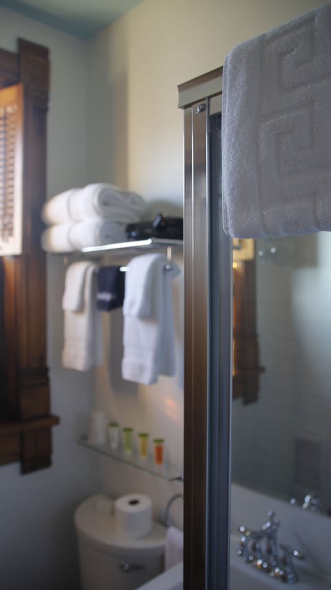 Deluxe Room, 1 Queen Bed, Private Bathroom | Bathroom | Combined shower/tub, designer toiletries, hair dryer, bathrobes