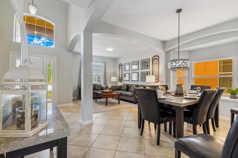 House (6 Bedrooms) | Property amenity