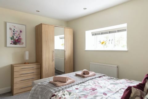 4 bedrooms, WiFi (free), individually decorated, individually furnished