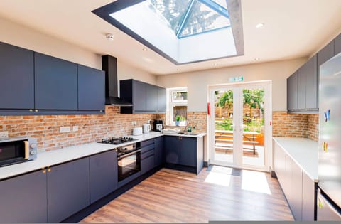 House | 6 bedrooms