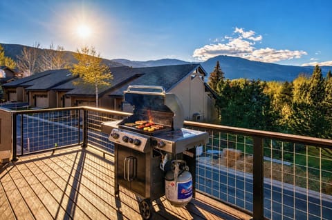 Enjoy the gas BBQ on your private patio and enjoy dinner outside tonight. Burgers taste better when you make them in Park City.