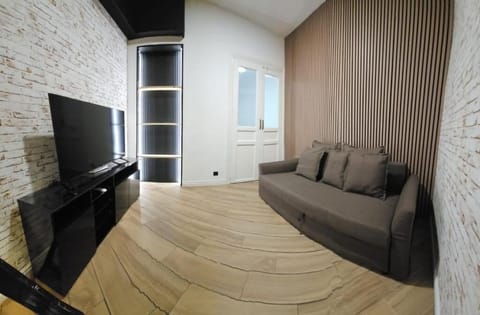 Deluxe Studio, Balcony, City View | Living area