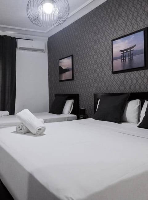 Deluxe Triple Room, Balcony, City View | WiFi (free)