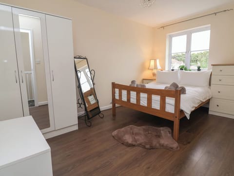 3 bedrooms, WiFi (free), individually decorated, individually furnished