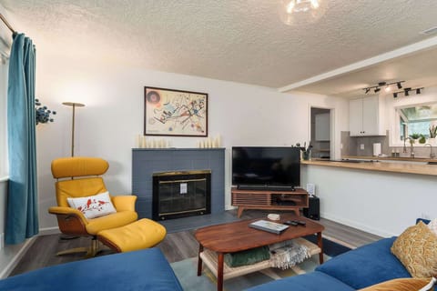 #StayInMyDistrict #EntireHome #BookDirect