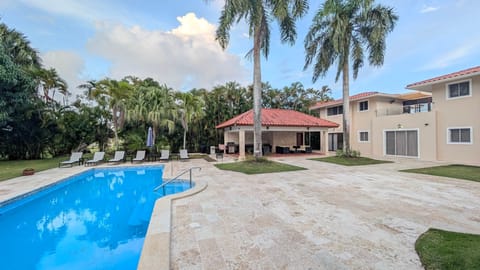 Cana Life Luxury - Villa Cueva Backyard