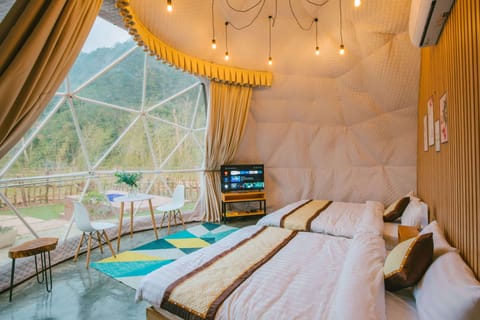 Family House, 2 Double Beds, Pets Allowed, Mountain View | Blackout drapes, WiFi (free), bed sheets