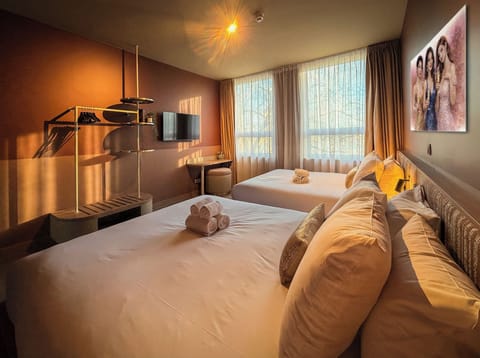 Family Quadruple Room | In-room safe, desk, blackout drapes, soundproofing