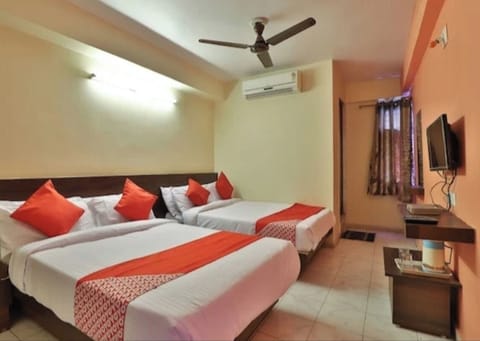 Superior Room | Egyptian cotton sheets, premium bedding, memory foam beds, desk