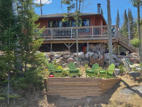 Welcome to the Wolfe's Den, a Northwoods lakefront retreat on beautiful Lake Vermilion