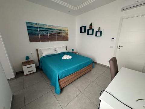 Double Room | In-room safe, iron/ironing board, free WiFi