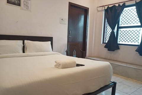 Deluxe Double Room, City View | Desk, free WiFi