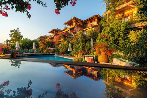 2 outdoor pools