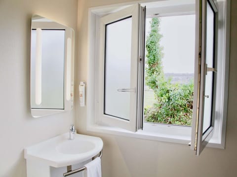 Pillowtop beds, desk, laptop workspace, soundproofing