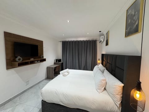 Studio Suite | Free WiFi