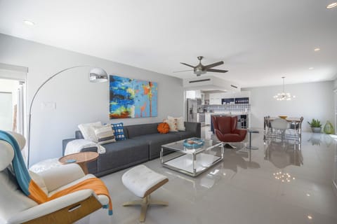 K0313 Entrance Living room