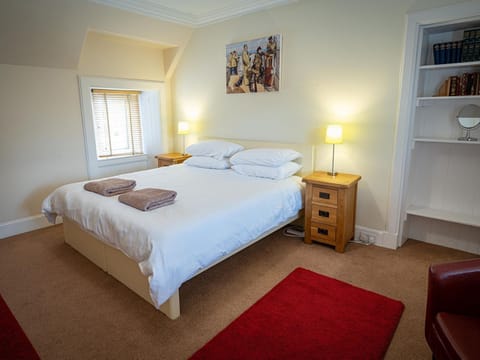 5 bedrooms, WiFi (free), individually decorated, individually furnished
