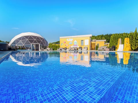 Seasonal outdoor pool
