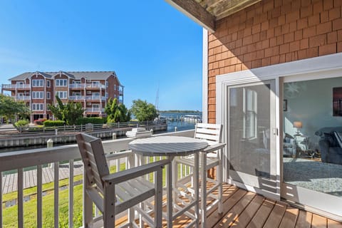 SBC1104: Surf's Up | Private Deck