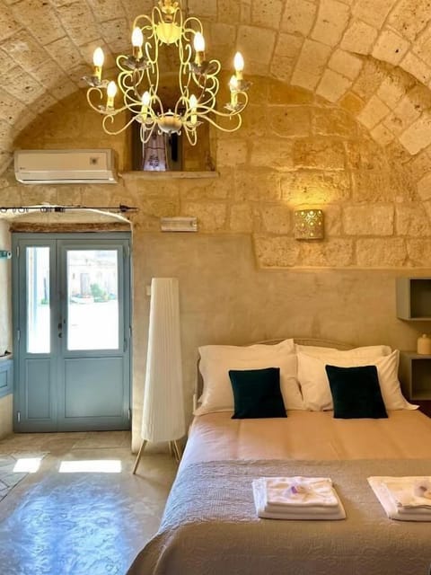 Soundproofing, iron/ironing board, free WiFi