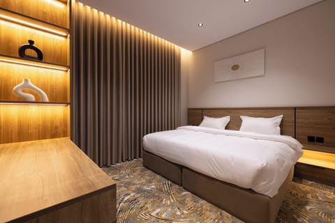 Deluxe Room | In-room safe, desk, laptop workspace, iron/ironing board (on request)