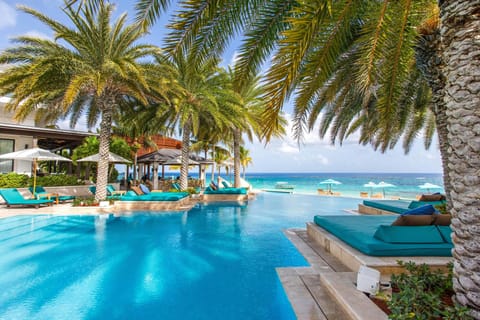 3 outdoor pools, free cabanas, pool umbrellas