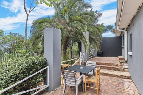 Apartment, 2 Bedrooms, Patio | Outdoor dining