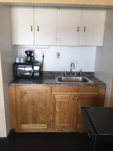 Standard Room, 2 Bedrooms, Smoking | Private kitchenette | Fridge, microwave, coffee/tea maker