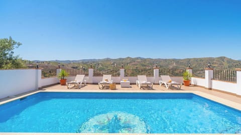 Villa Lola Iznate by Ruralidays