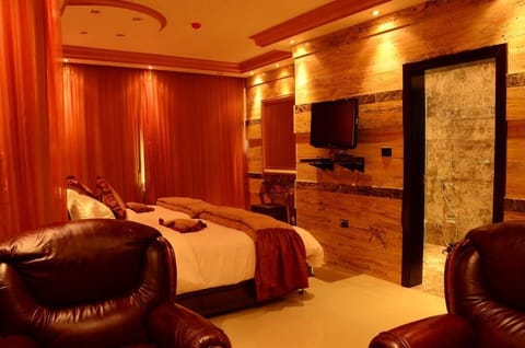 Deluxe Single Room | In-room safe, desk, blackout drapes, soundproofing