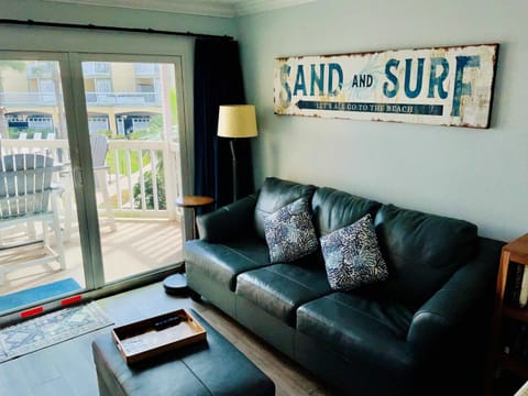 Unwind on the full sleeper sofa in the living room & enjoy a movie night​