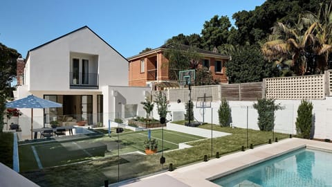 Outdoor amenities - Pickleball court, pool and outdoor dining area