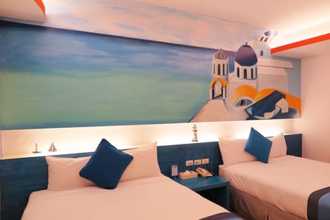 Quadruple Room, No Windows (305) | Free WiFi, bed sheets