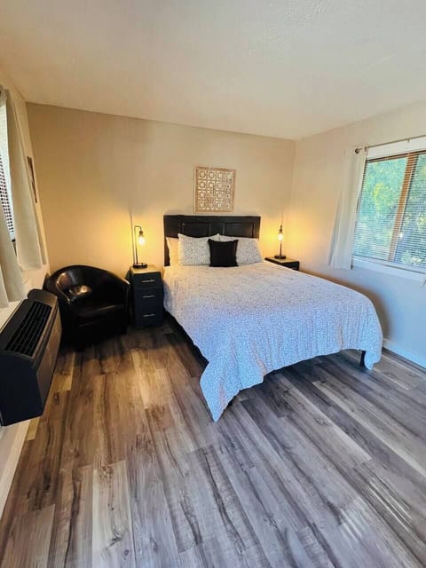 Basic Single Room | WiFi (free), bed sheets