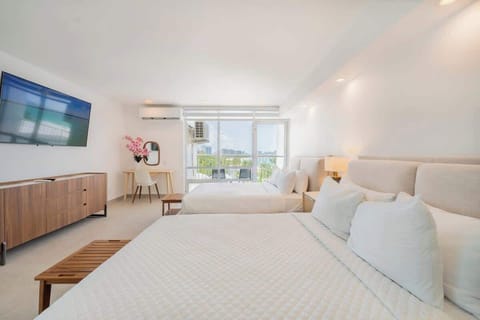Bright, modern, and impeccably clean this spacious studio with 2 plush queen beds and a private balcony offers the perfect blend of comfort and style. Sun-filled, elegant and designed for total relaxation. Your perfect Isla Verde escape starts here.✨