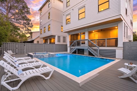 Dive into relaxation in your private pool (Graytness)