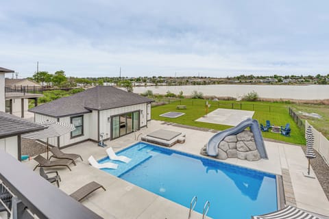 Moses Lake Vacation Rental | 4BR | 5BA | 3,400 Sq Ft