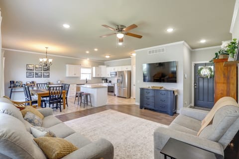 House (3 Bedrooms) | Interior