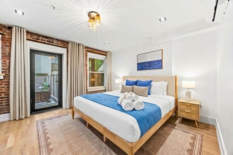 Master Bedroom - Kind bed - 50` TV - Backyard access