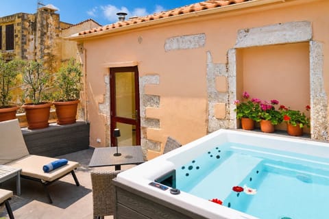 Jacuzzi located on the rooftop terrace, a shared area of the boutique hotel, perfect for relaxing under the Cretan sun