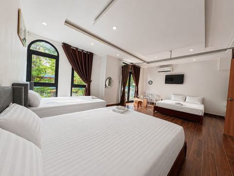 Family Room, Courtyard View | Interior