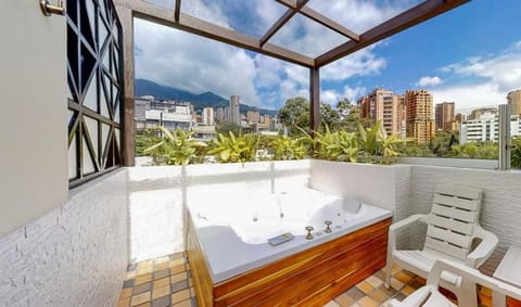 Deluxe Suite, Balcony, City View | Outdoor spa tub