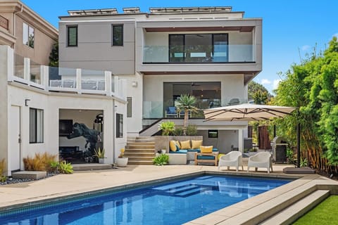 Backyard oasis - fire pit, pool, pool house, gym